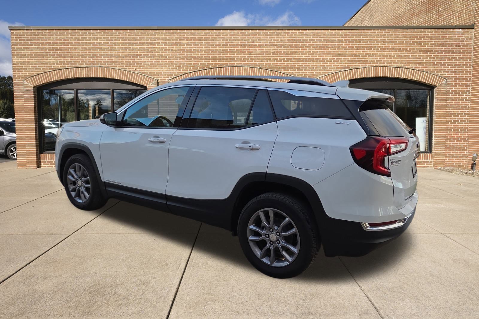 Used 2024 GMC Terrain SLT image 6