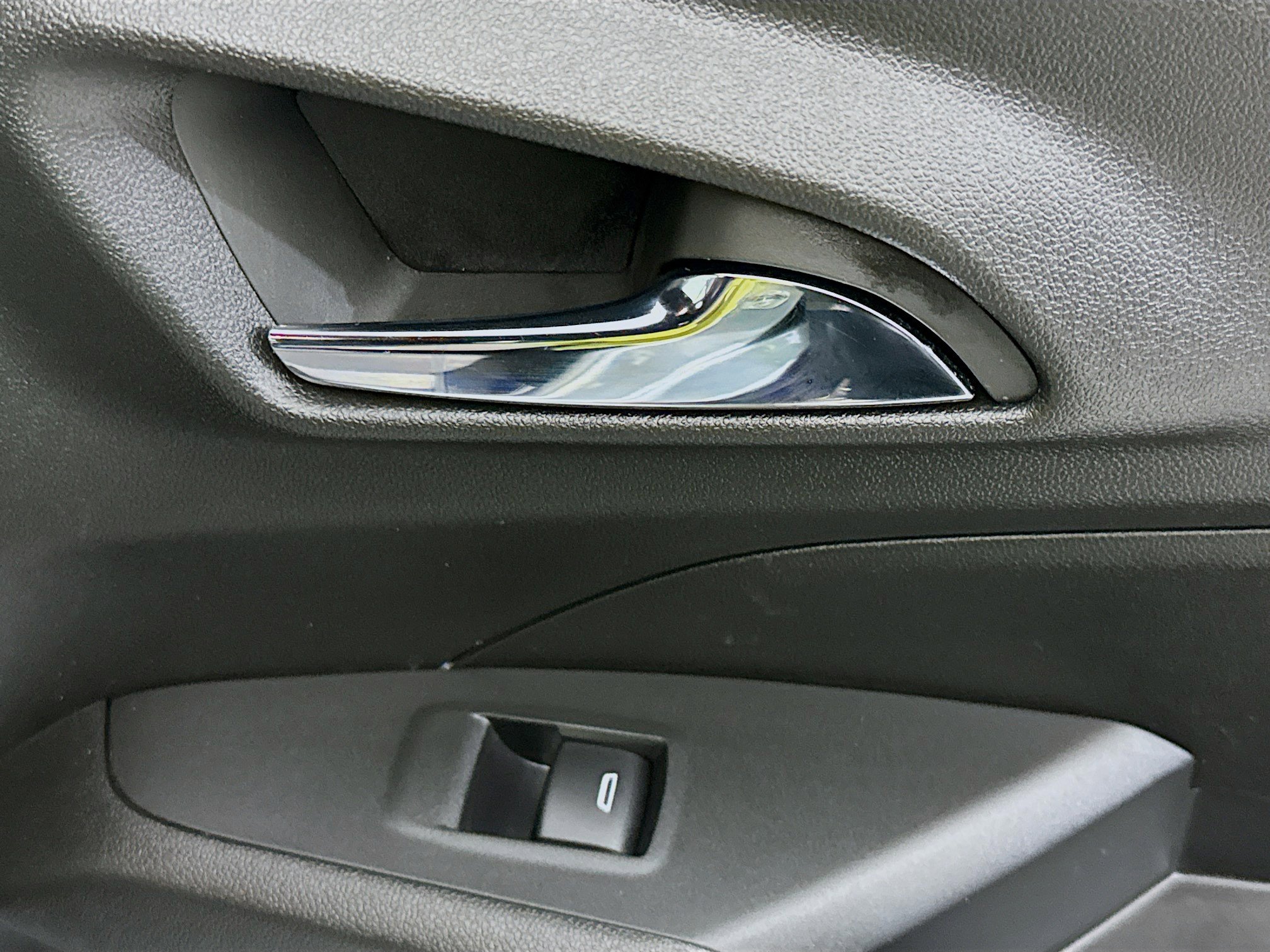 Used 2024 Chevrolet Trax RS w/ Sunroof Package FWD image 29