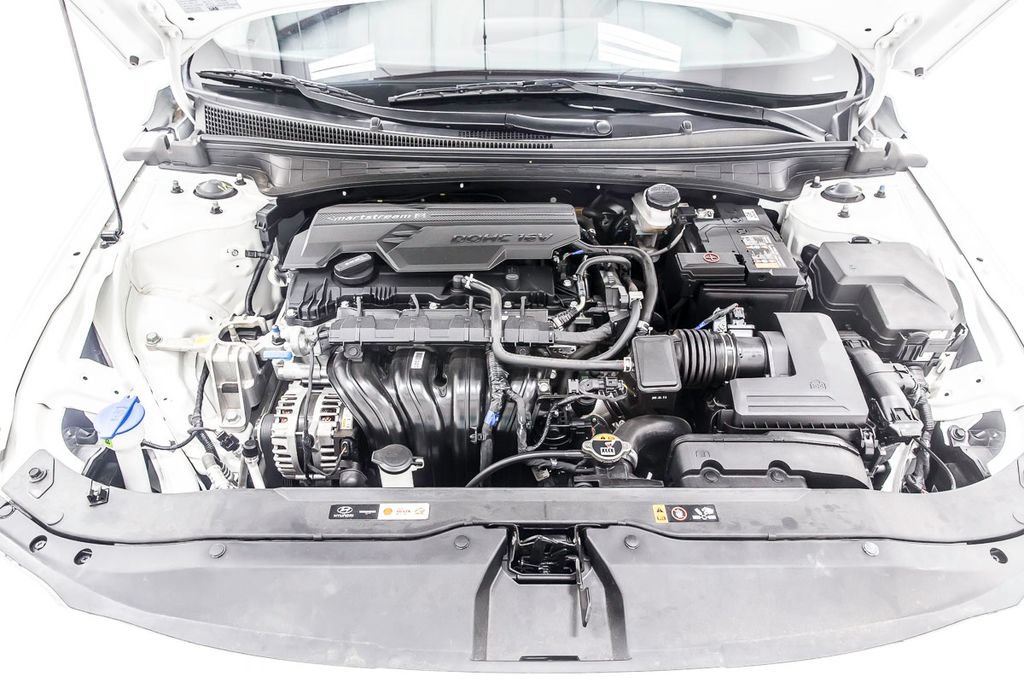 Used 2025 Hyundai Elantra Limited FWD image 39