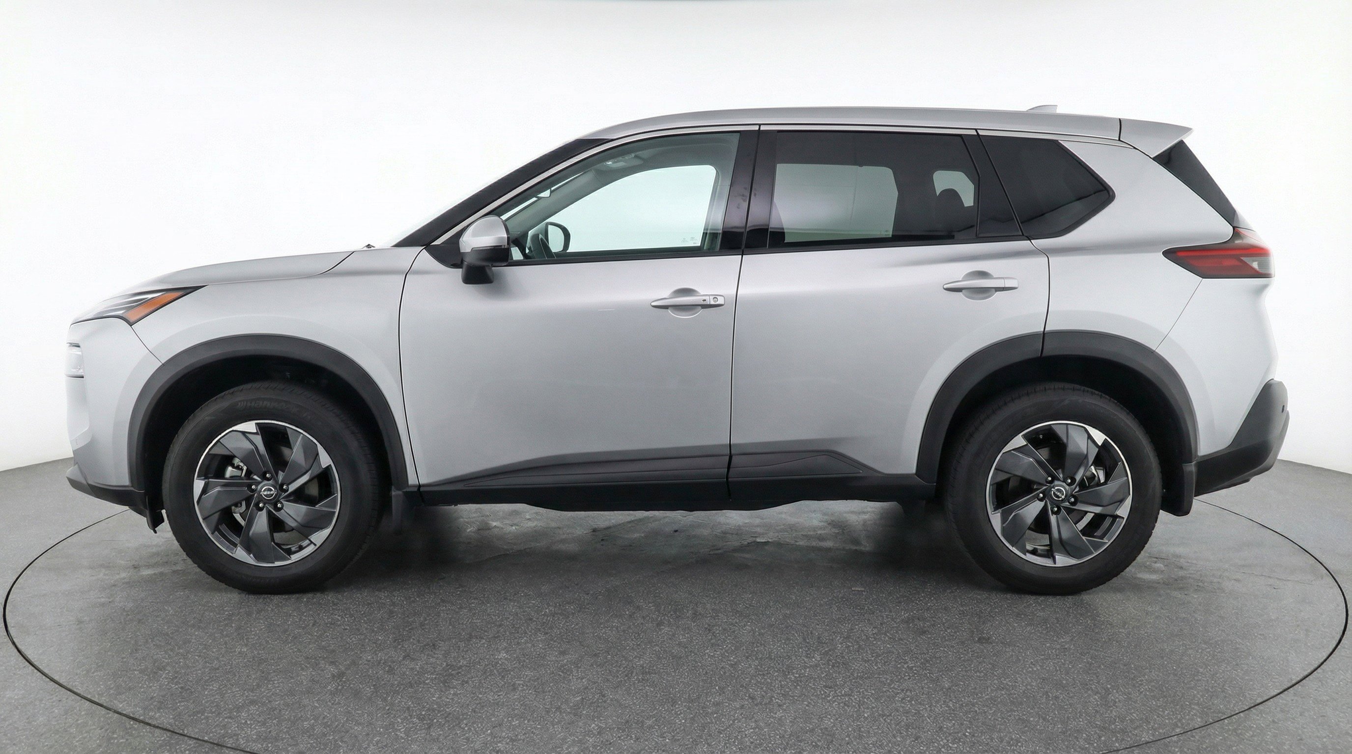 Used 2025 Nissan Rogue SV image 5