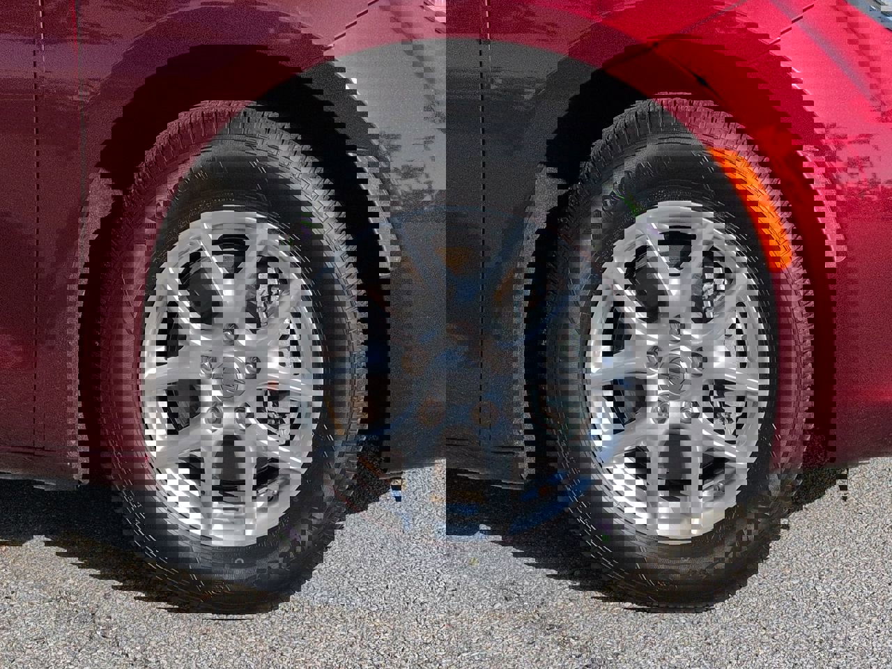 Used 2023 Chrysler Voyager LX FWD image 10