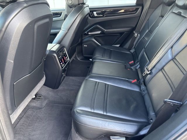 Used 2020 Porsche Cayenne S image 27