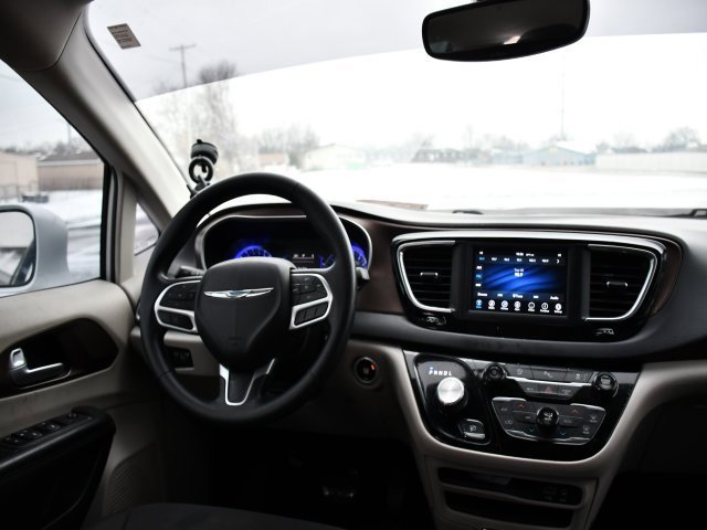 Used 2019 Chrysler Pacifica Touring Plus w/ Tire & Wheel Group image 14