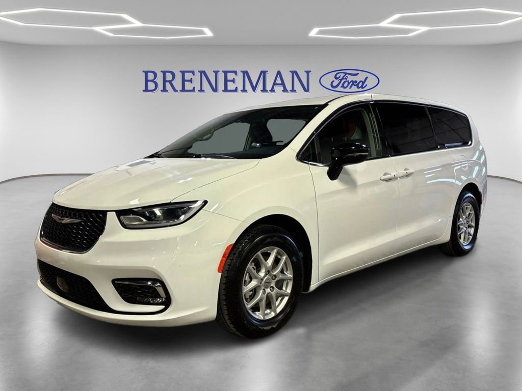 Used 2024 Chrysler Pacifica Touring-L