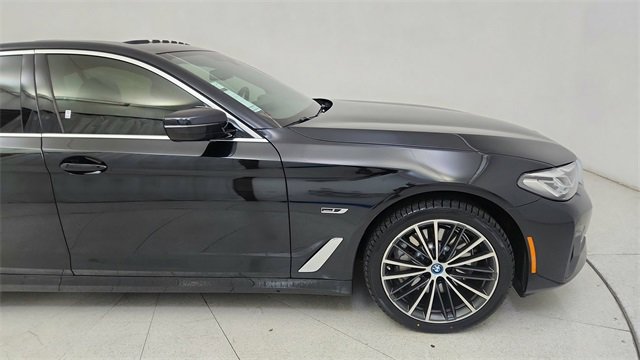 Used 2023 BMW 530e xDrive w/ Premium Package image 7