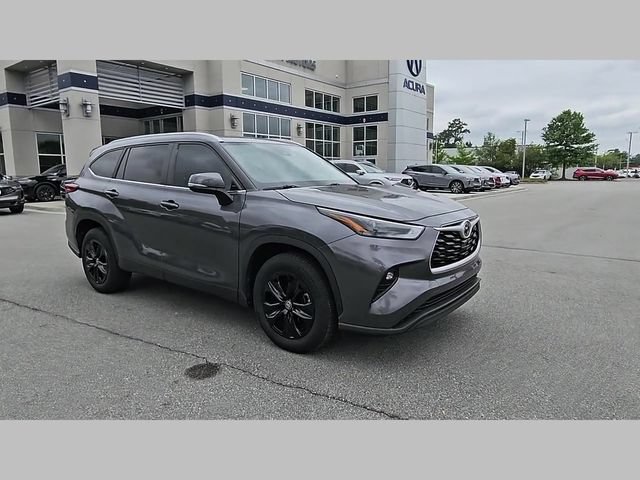 Used 2023 Toyota Highlander XLE FWD image 33