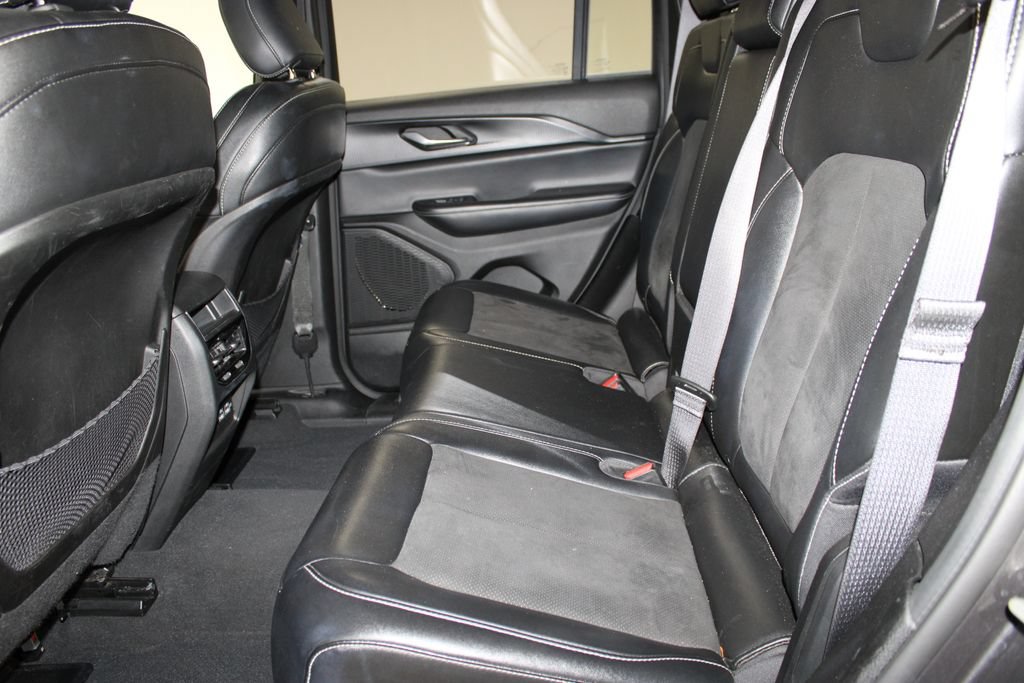 Used 2024 Jeep Grand Cherokee Altitude AWD/4WD image 18