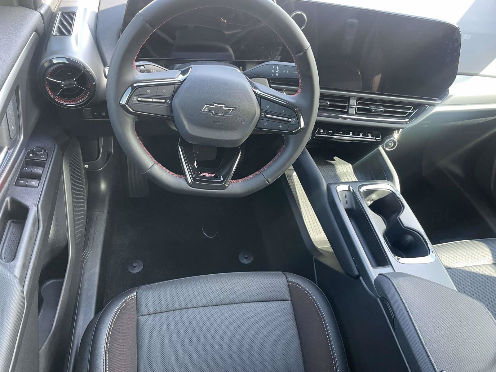 Used 2024 Chevrolet Equinox EV RS FWD image 11