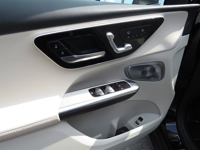 Used 2026 Mercedes-Benz GLC 300 4MATIC image 9