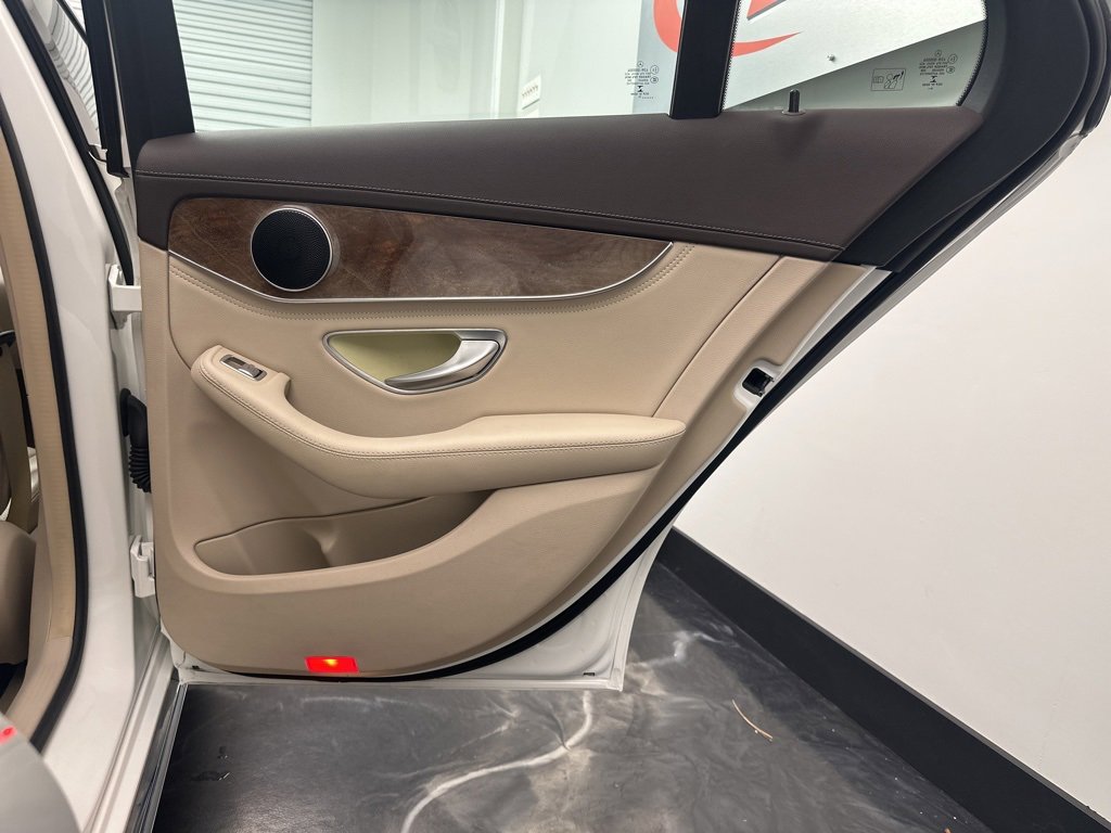 Used 2015 Mercedes-Benz C 300 Sedan w/ Luxury Package image 12