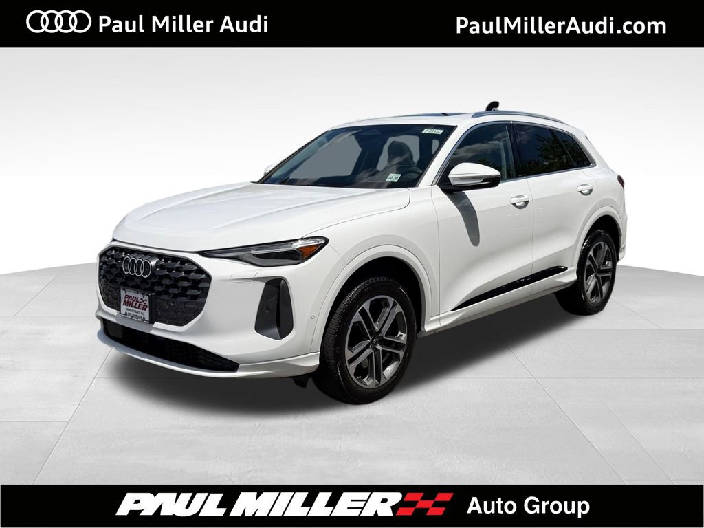 Used 2025 Audi Q5 Premium Plus w/ Premium Plus AWD/4WD image 1