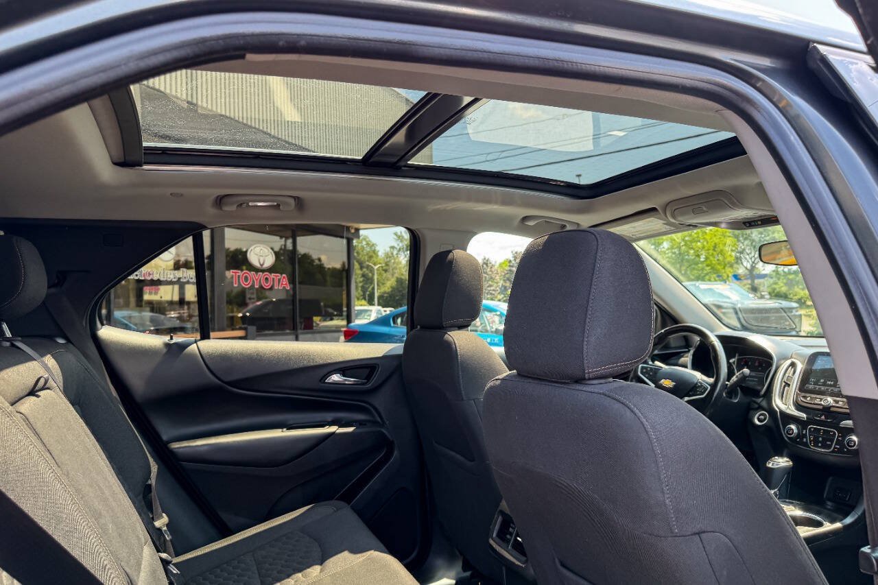 Used 2018 Chevrolet Equinox LT w/ Sun & Infotainment Package AWD/4WD image 16