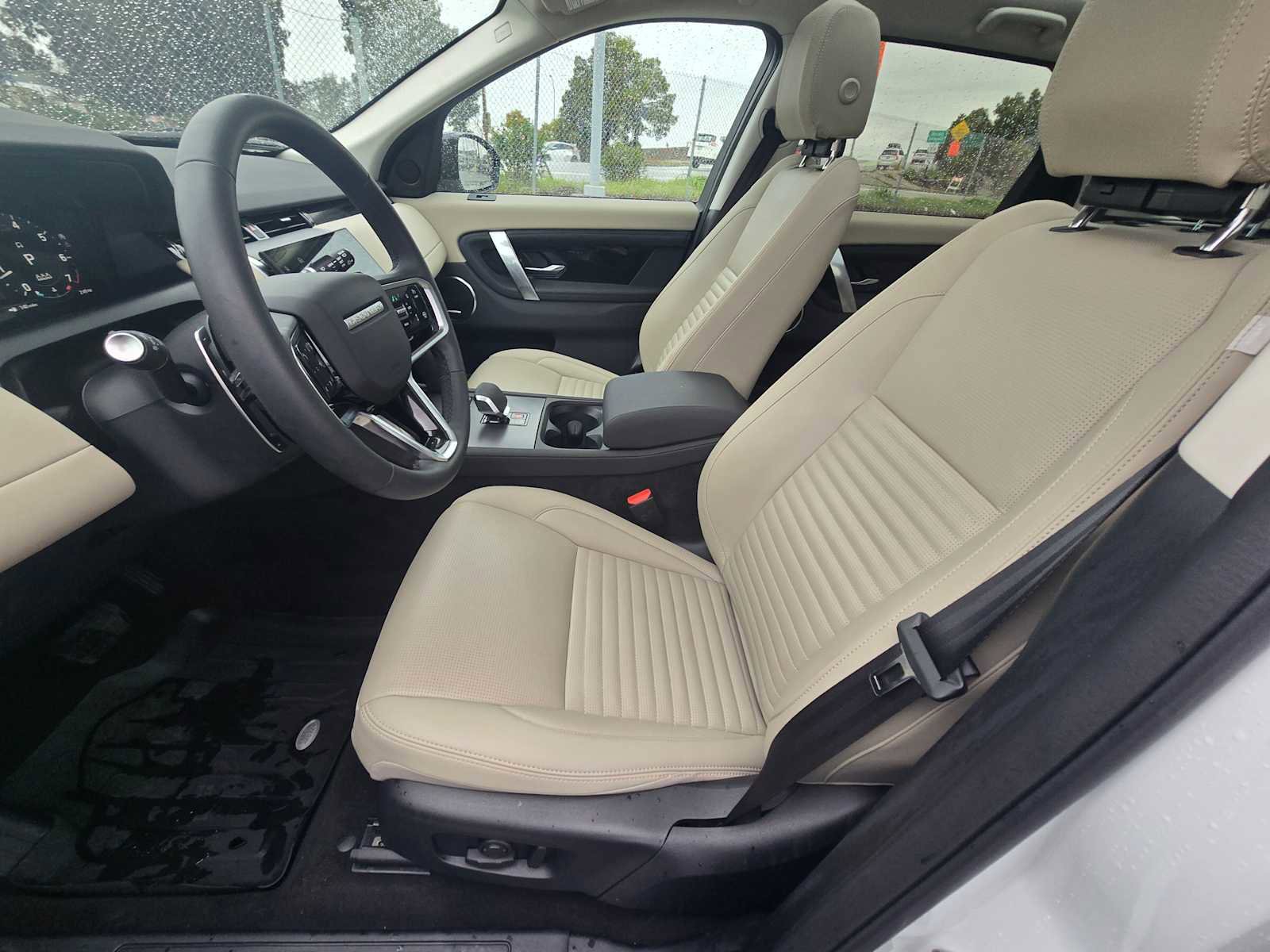 Used 2025 Land Rover Discovery Sport S image 25