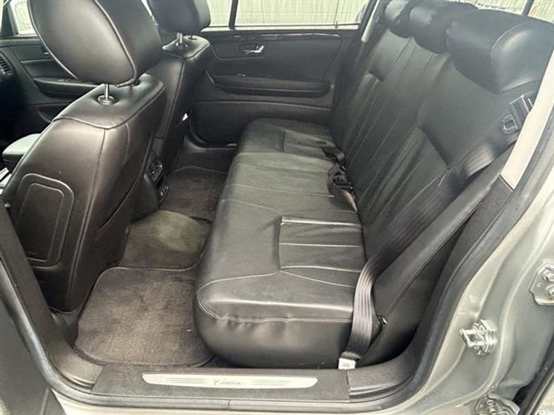 Used 2011 Cadillac DTS Limousine image 27