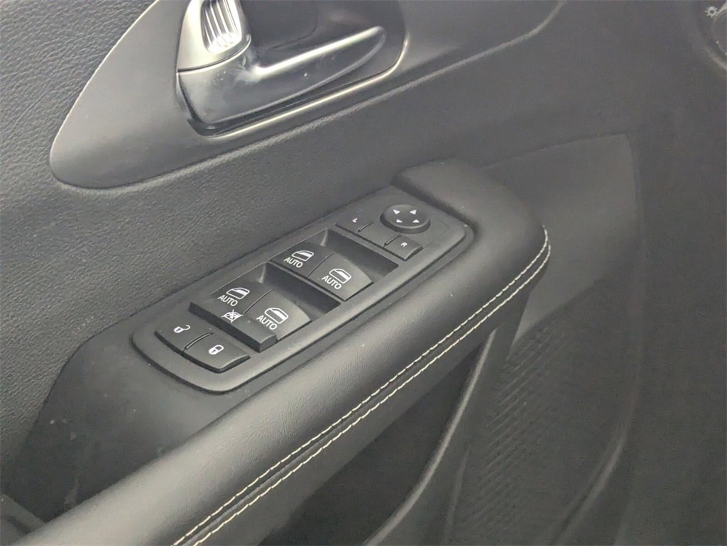 New 2026 Chrysler Pacifica Select image 15