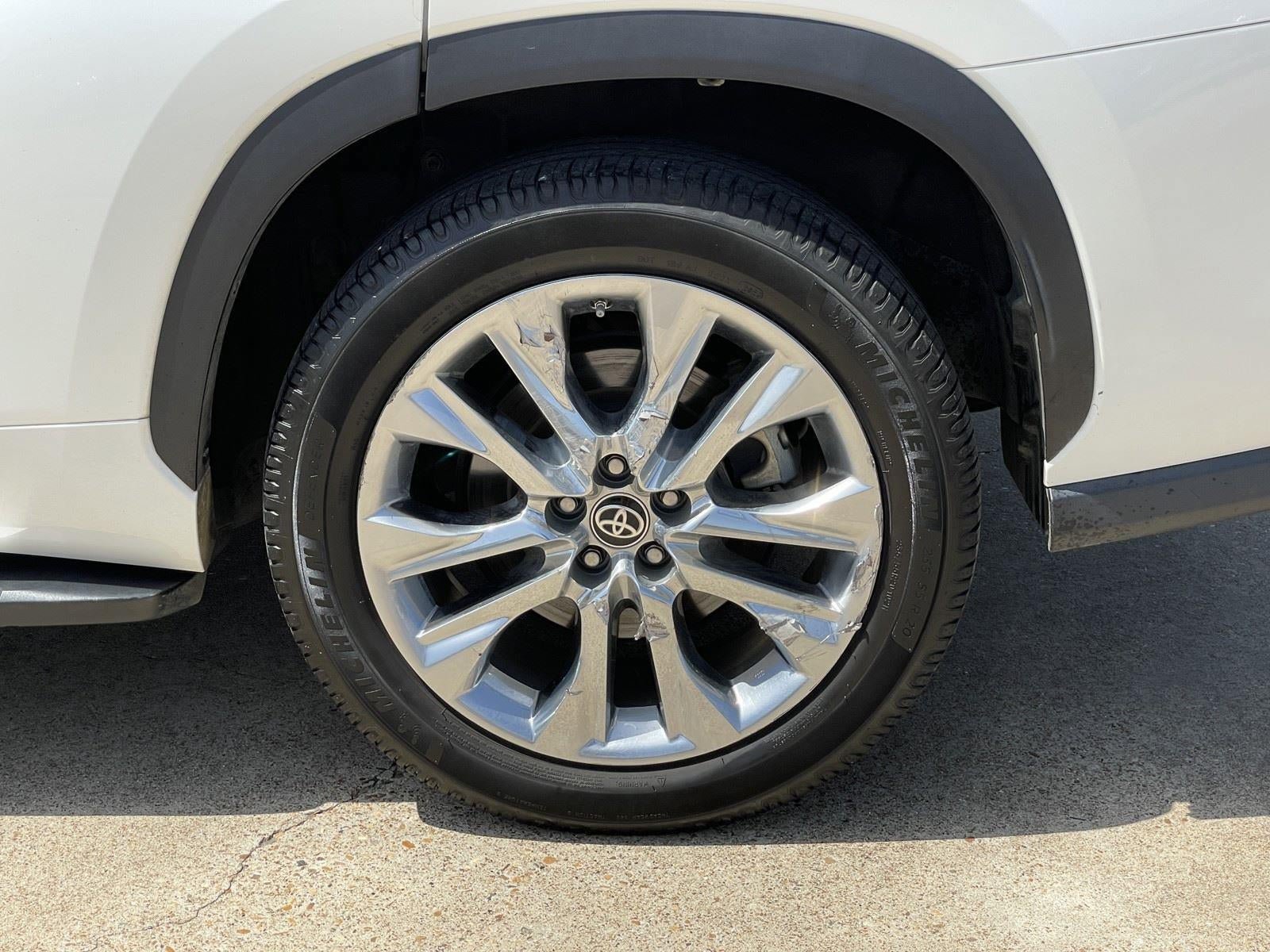 Used 2020 Toyota Highlander Limited FWD image 56