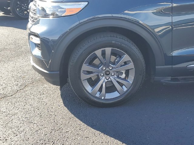 Used 2024 Ford Explorer XLT w/ Equipment Group 202A AWD/4WD image 8