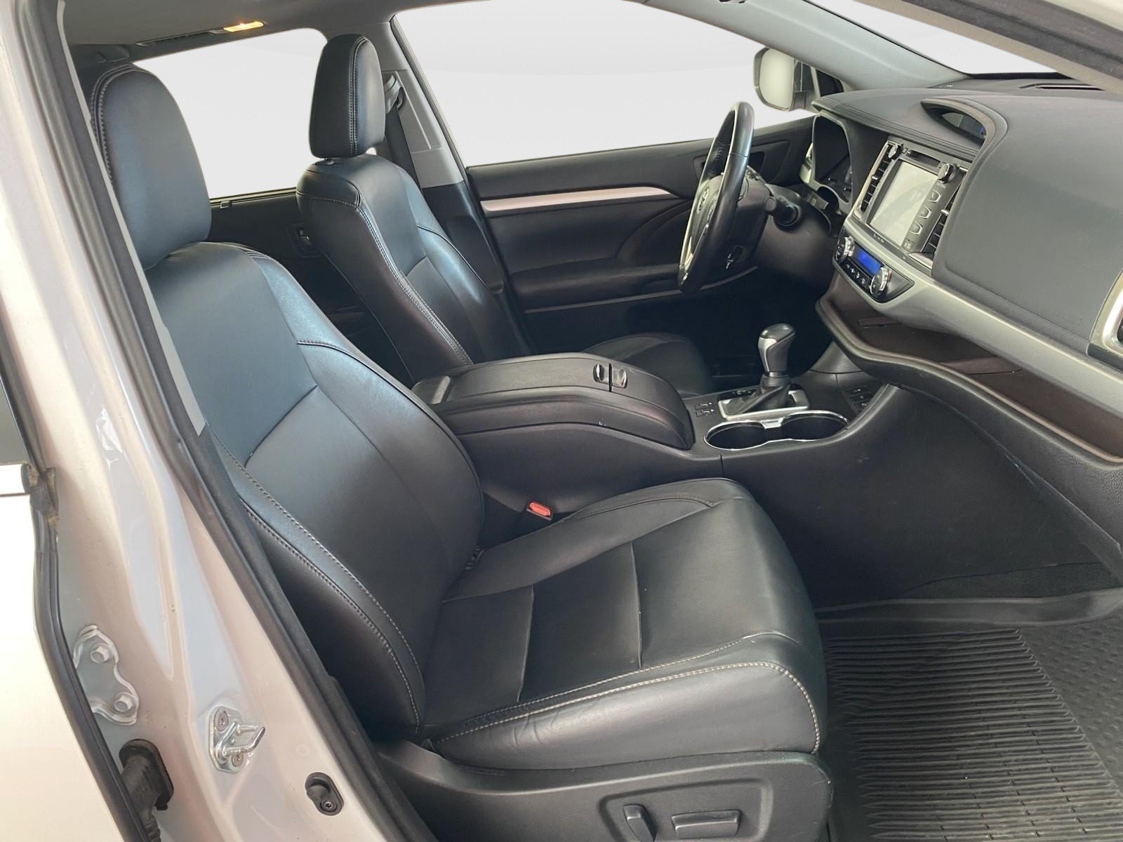 Used 2017 Toyota Highlander XLE AWD/4WD image 9