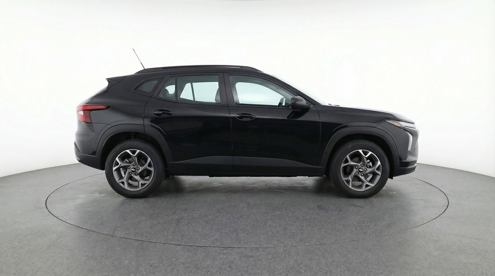 Used 2025 Chevrolet Trax LT FWD image 11