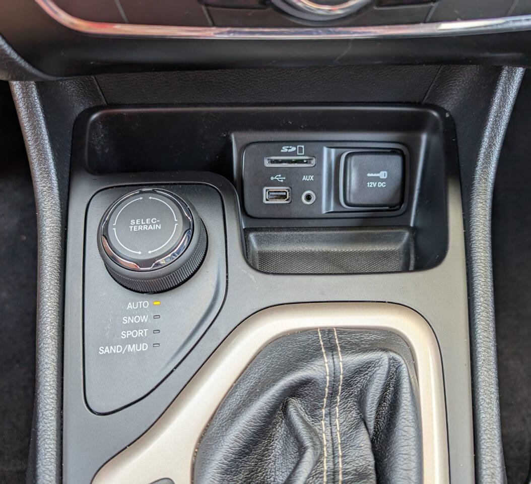 Used 2017 Jeep Cherokee Limited image 26