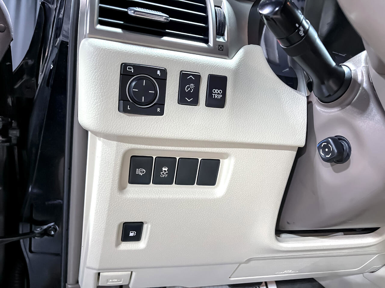 Used 2017 Lexus GX 460 image 22