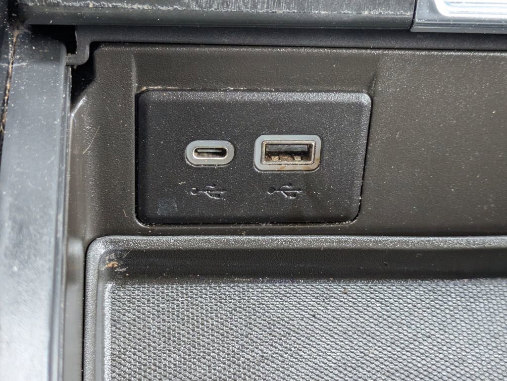 Used 2022 GMC Yukon Denali w/ Advanced Technology Package image 25