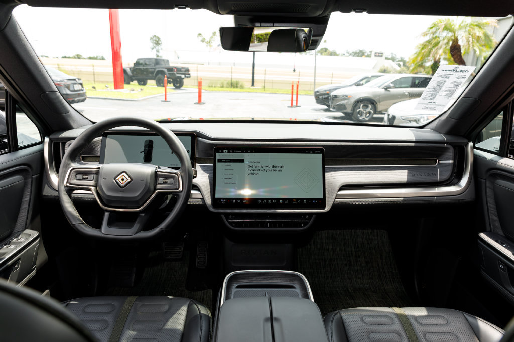 Used 2025 Rivian R1T Adventure Dual AWD/4WD image 16
