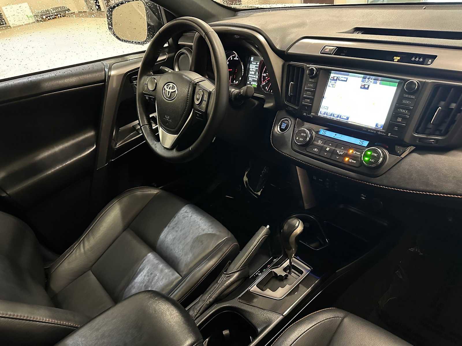 Used 2017 Toyota RAV4 SE w/ Advanced Technology Package image 32