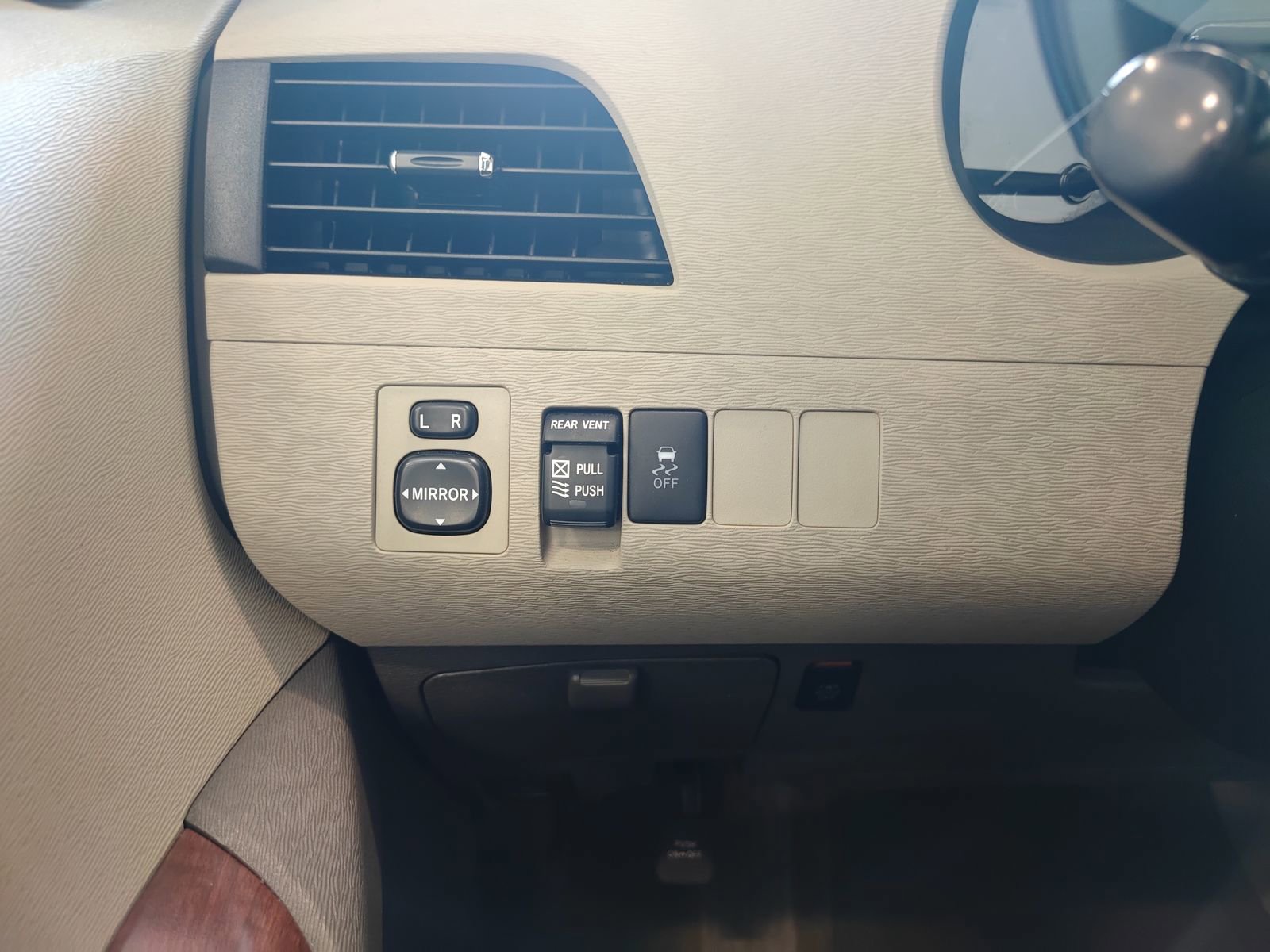 Used 2011 Toyota Sienna XLE FWD image 20
