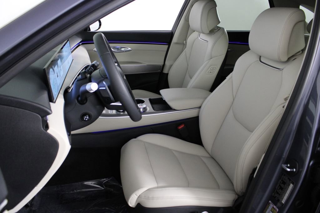 Used 2026 Genesis GV70 2.5T Select image 19