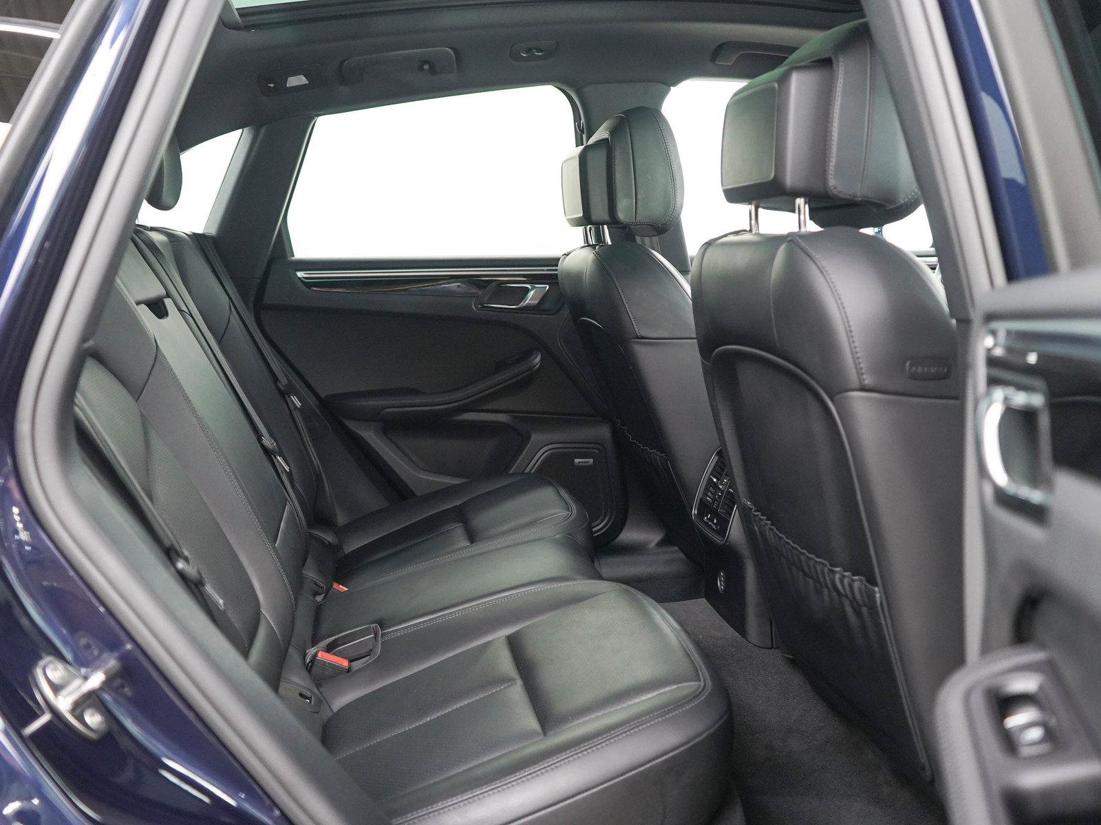 Used 2018 Porsche Macan AWD/4WD image 12