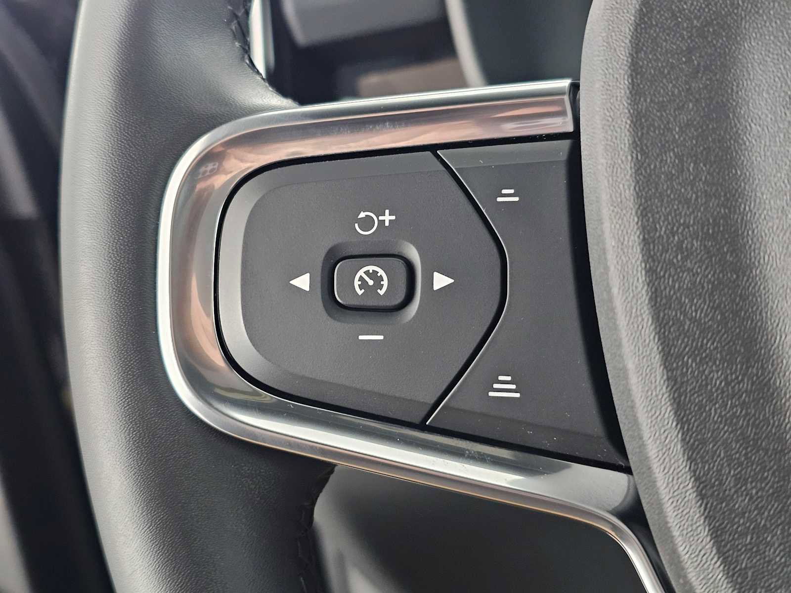 Used 2023 Volvo C40 P8 Recharge Ultimate image 29