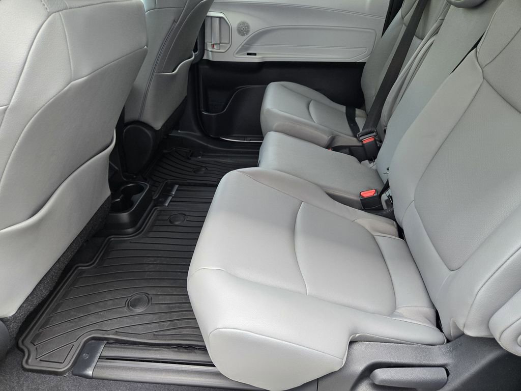 New 2026 Toyota Sienna XLE FWD image 20
