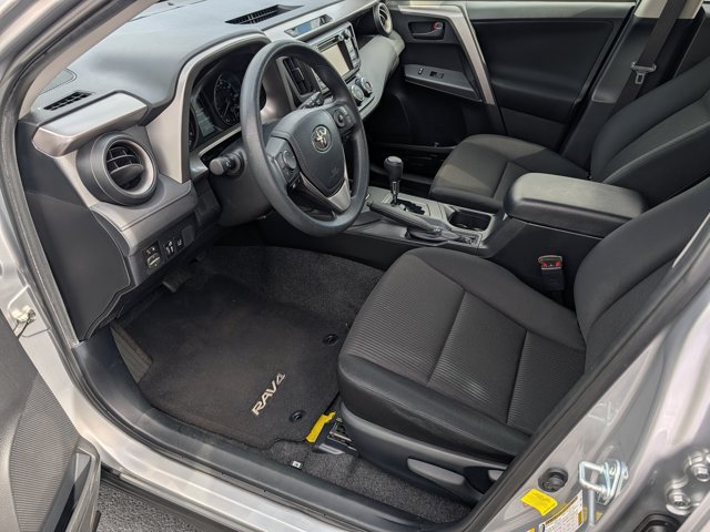 Used 2018 Toyota RAV4 LE FWD image 9