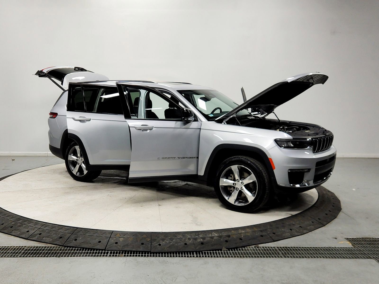 Used 2021 Jeep Grand Cherokee L Limited w/ Trailer Tow Group (B) image 9