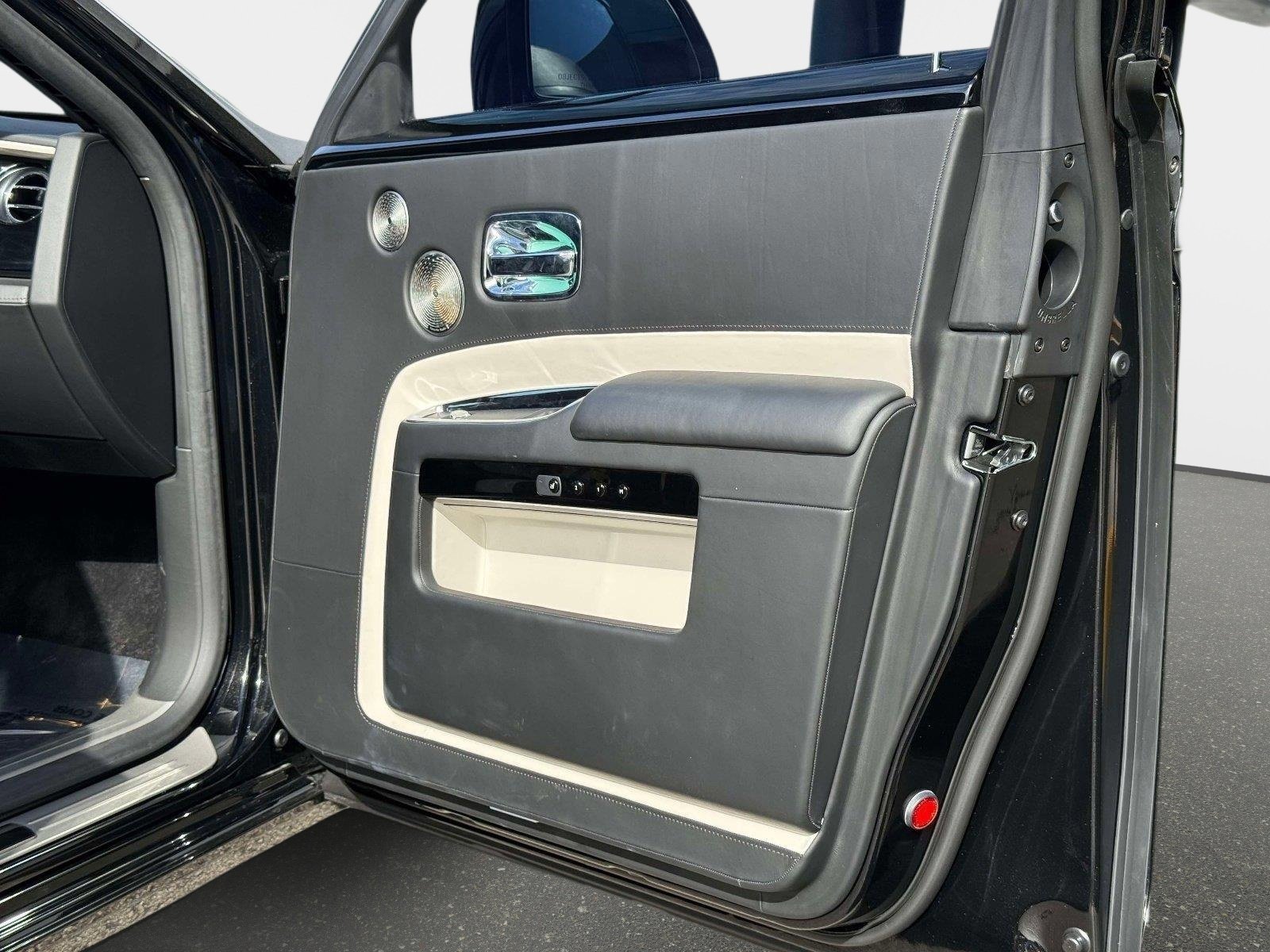 Used 2020 Rolls-Royce Ghost RWD image 36