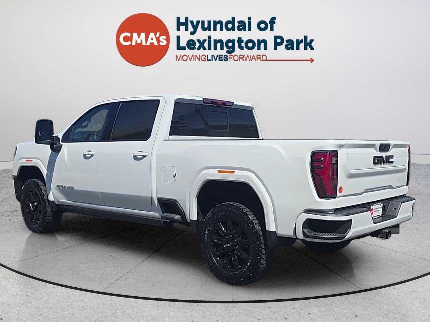 Used 2024 GMC Sierra 2500 AT4 w/ AT4 Premium Plus Package AWD/4WD image 3