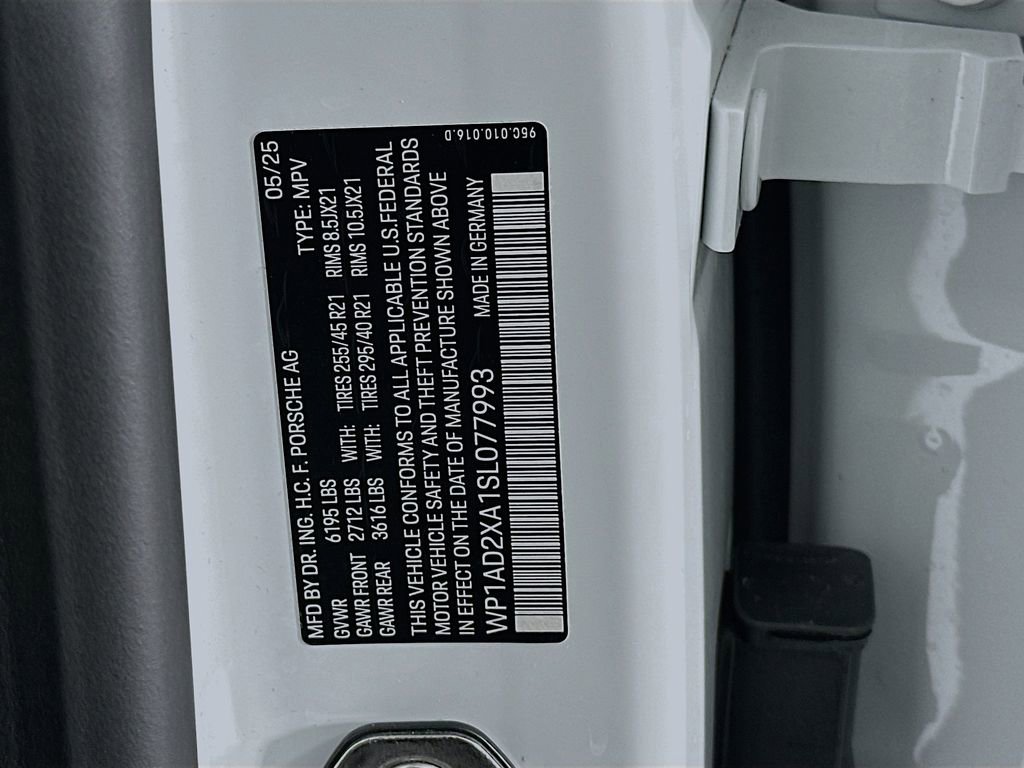 Certified 2025 Porsche Macan Electric image 36