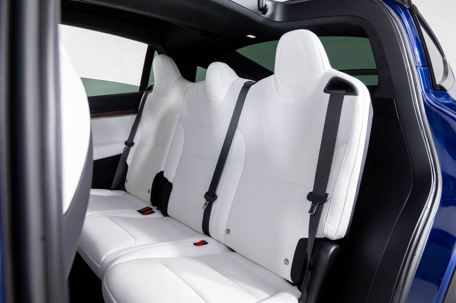 Used 2023 Tesla Model X image 17