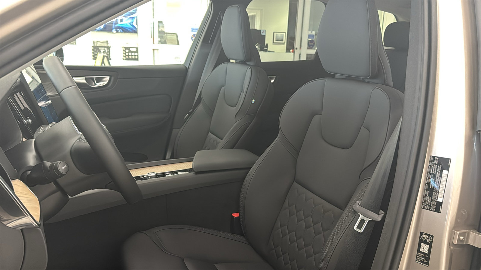 New 2026 Volvo XC60 B5 Plus w/ Protection Package Premier AWD/4WD image 23