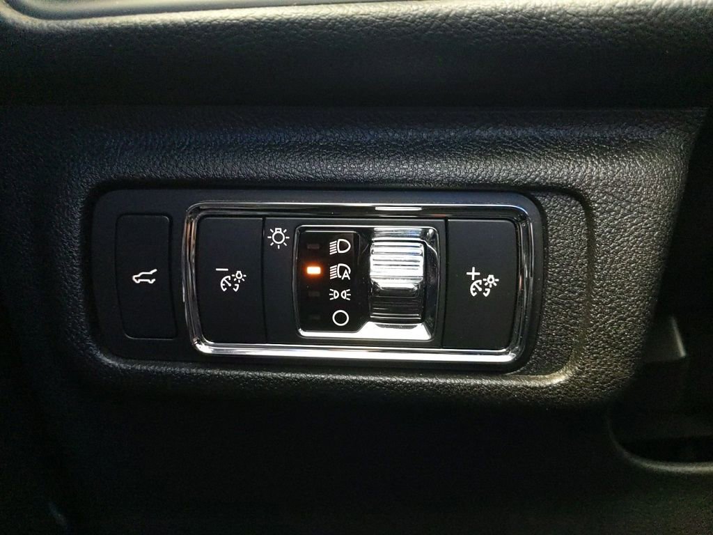 Used 2020 Lincoln Corsair AWD w/ Equipment Group 101A image 22
