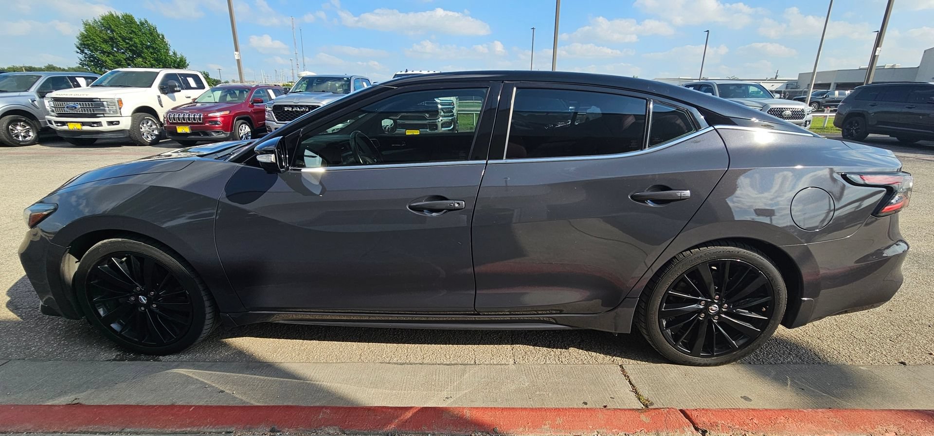 Used 2021 Nissan Maxima Platinum w/ 40th Anniversary Package FWD image 3