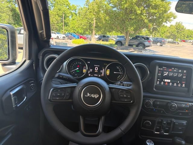 Used 2023 Jeep Wrangler Unlimited AWD/4WD image 15