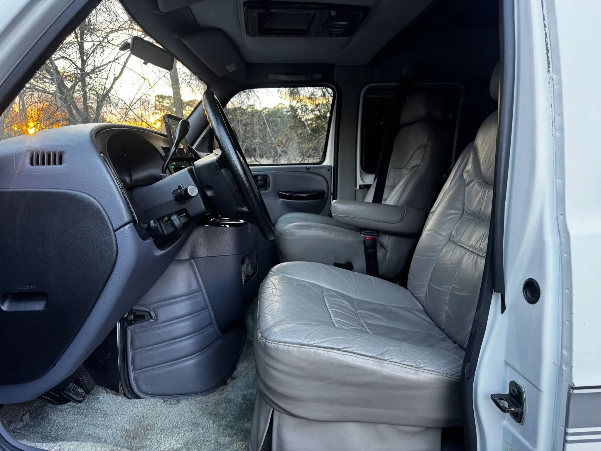Used 2000 Dodge B1500 Van RWD image 12