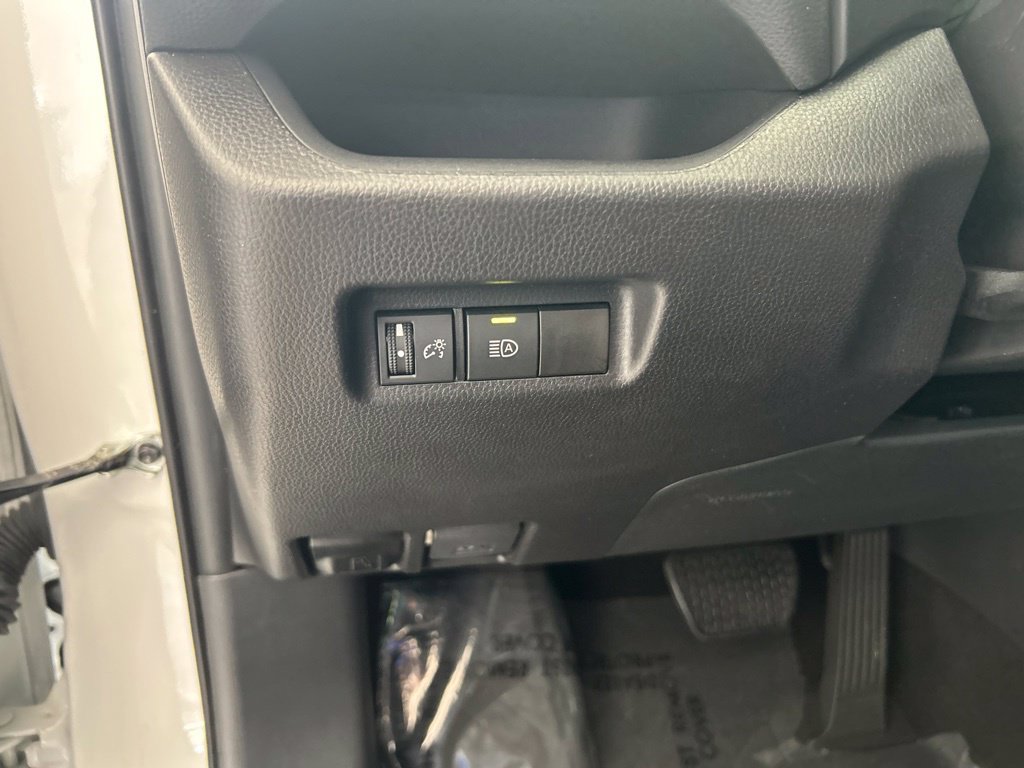 Used 2025 Toyota RAV4 XLE FWD image 39