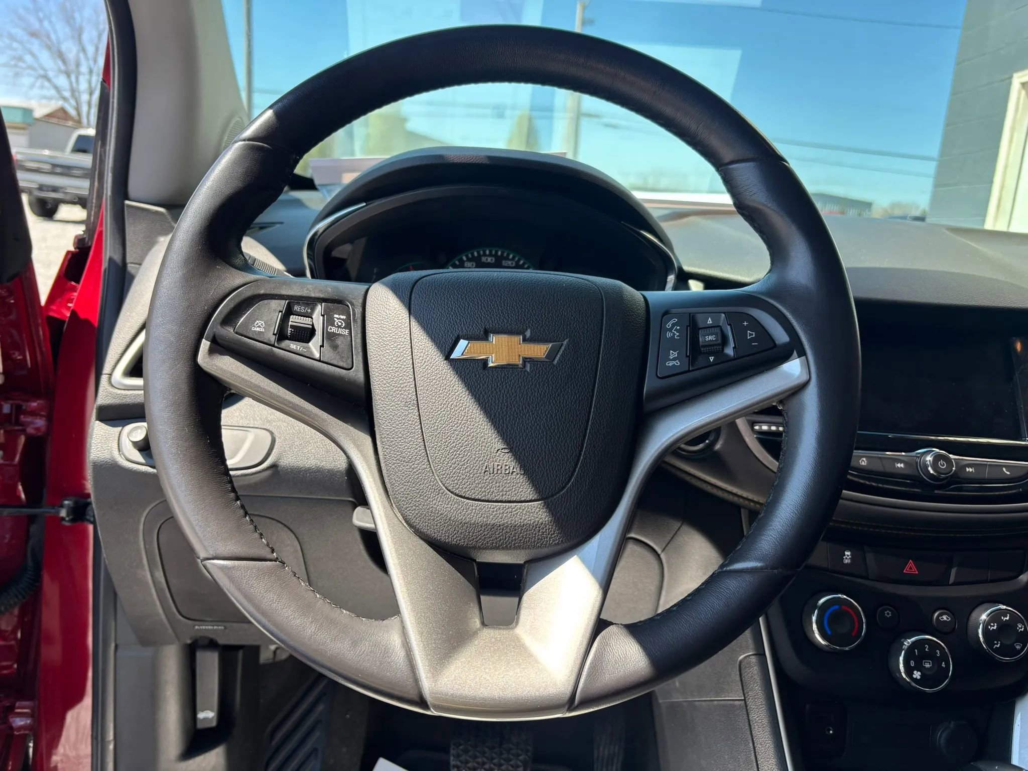 Used 2020 Chevrolet Trax LT w/ LT Convenience Package image 20