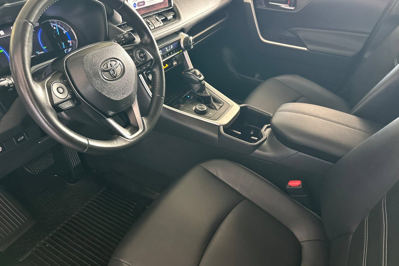 Used 2023 Toyota RAV4 XLE Premium AWD/4WD image 7