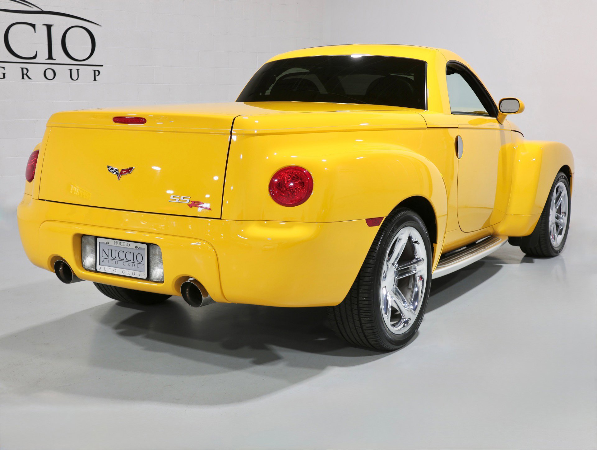 Used 2005 Chevrolet SSR 6 Speed Manual - Only 12K Mile w/ Preferred Equipment Group image 25