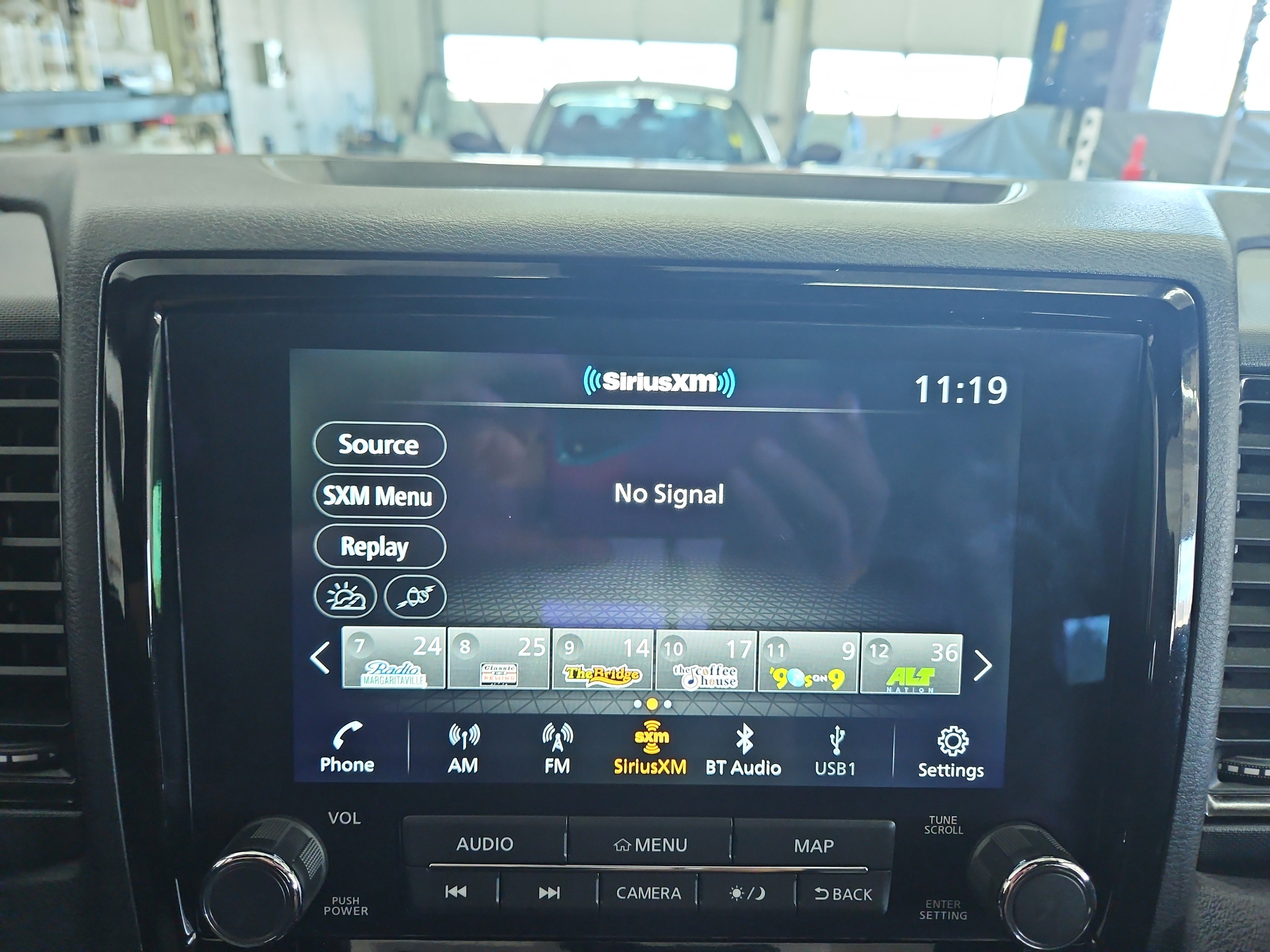 Used 2023 Nissan Frontier PRO-4X w/ Pro-4X Premium Package image 17