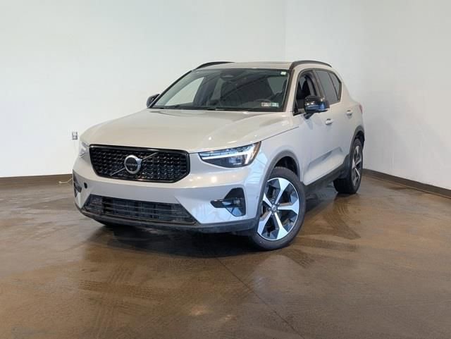 Used 2026 Volvo XC40 B5 Plus w/ Protection Package Premier image 1